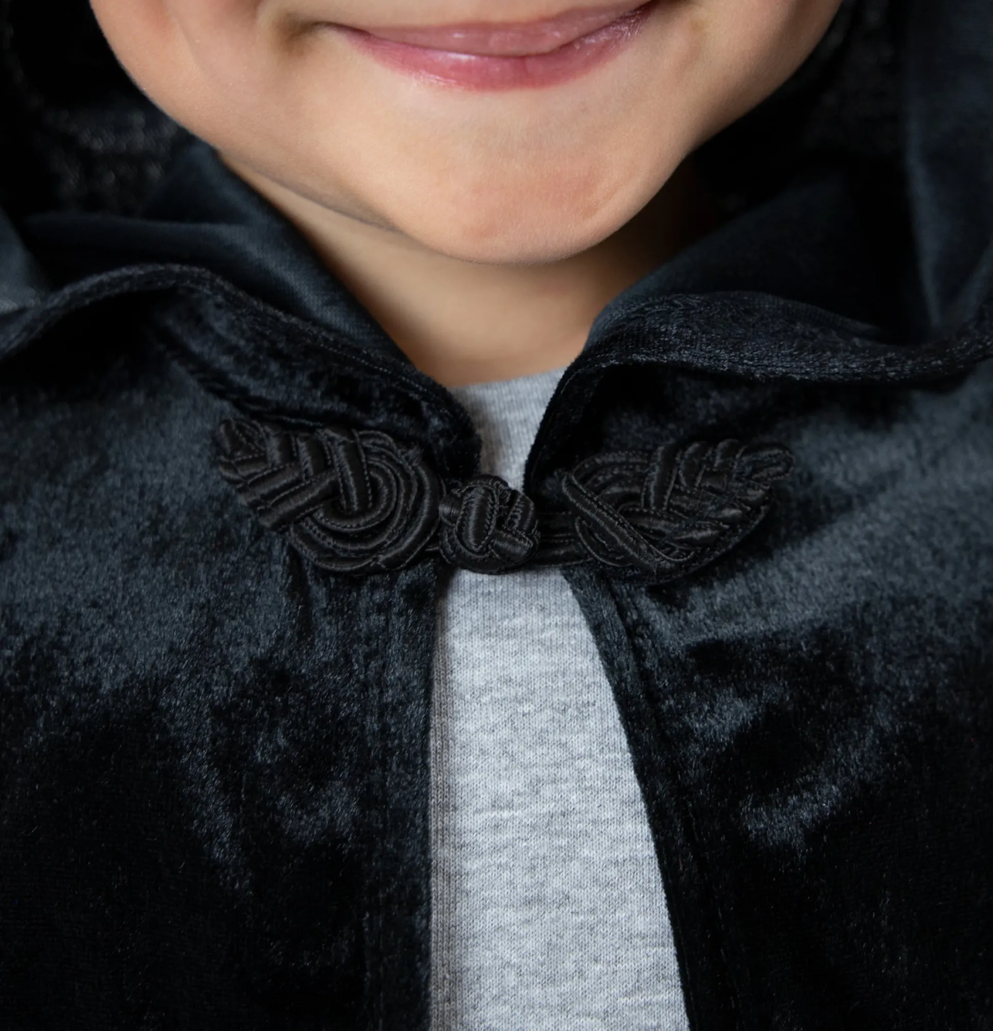 Little Adventures Black Cloak> Dress Ups