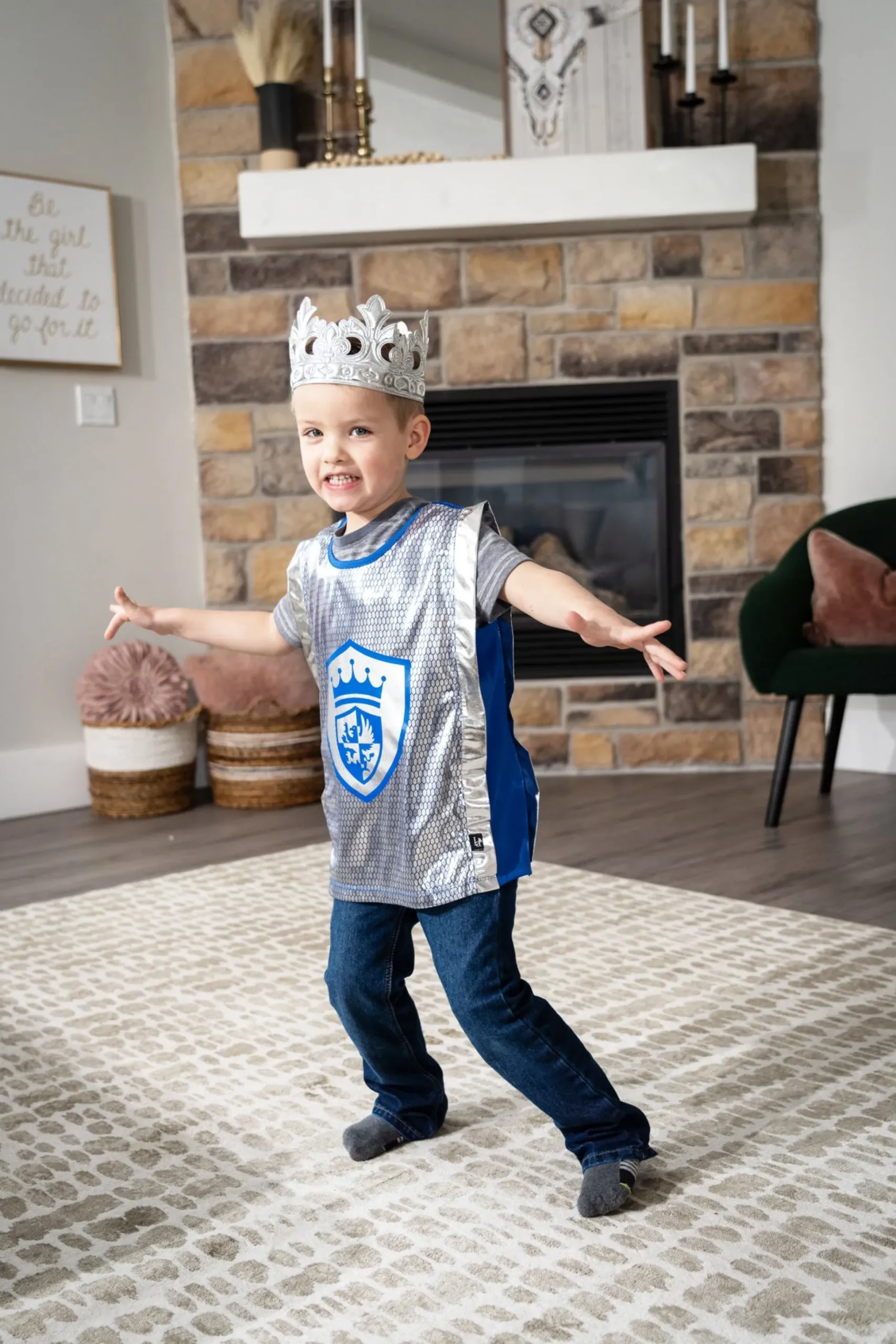 Little Adventures Blue Crusader> Dress Ups