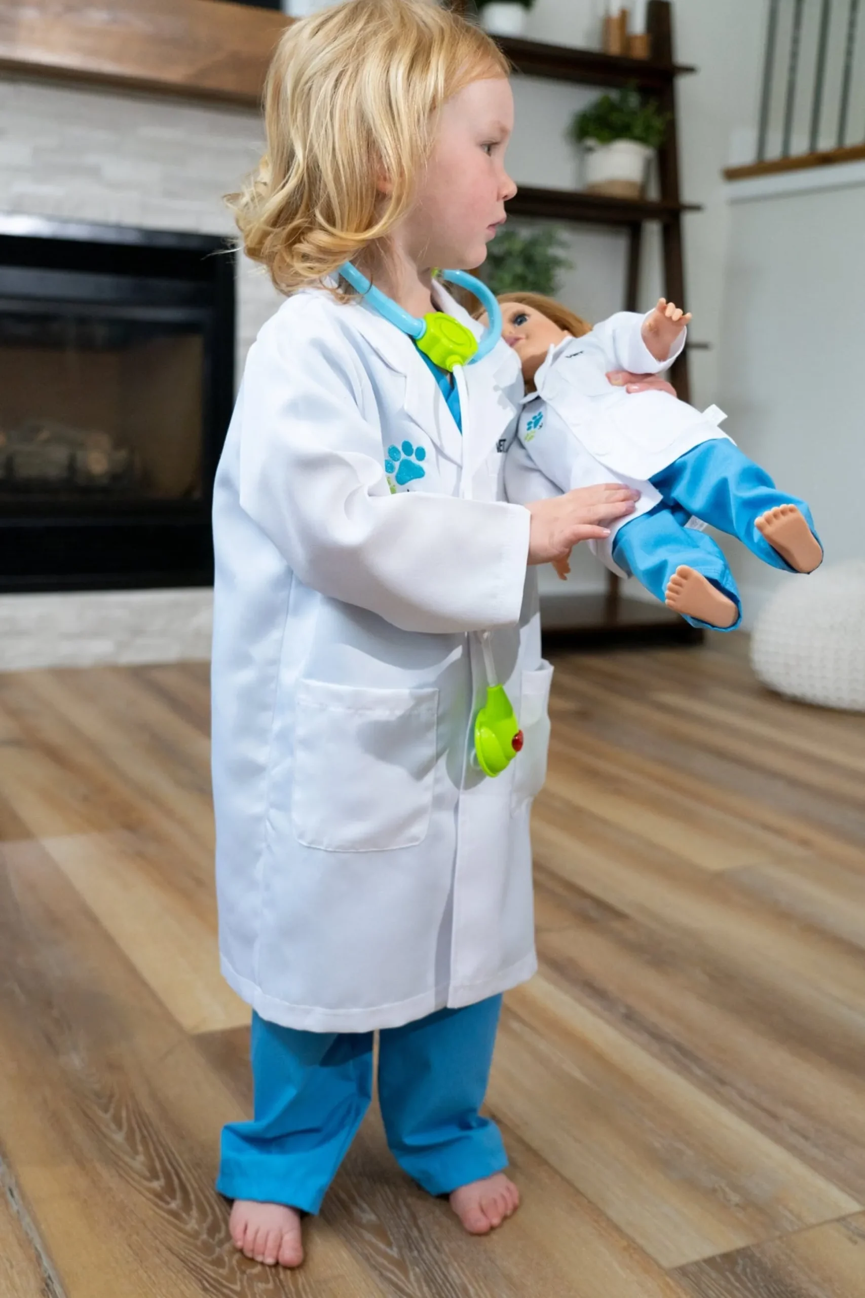 Little Adventures Doll Outfit Vet> Doll Dress Ups