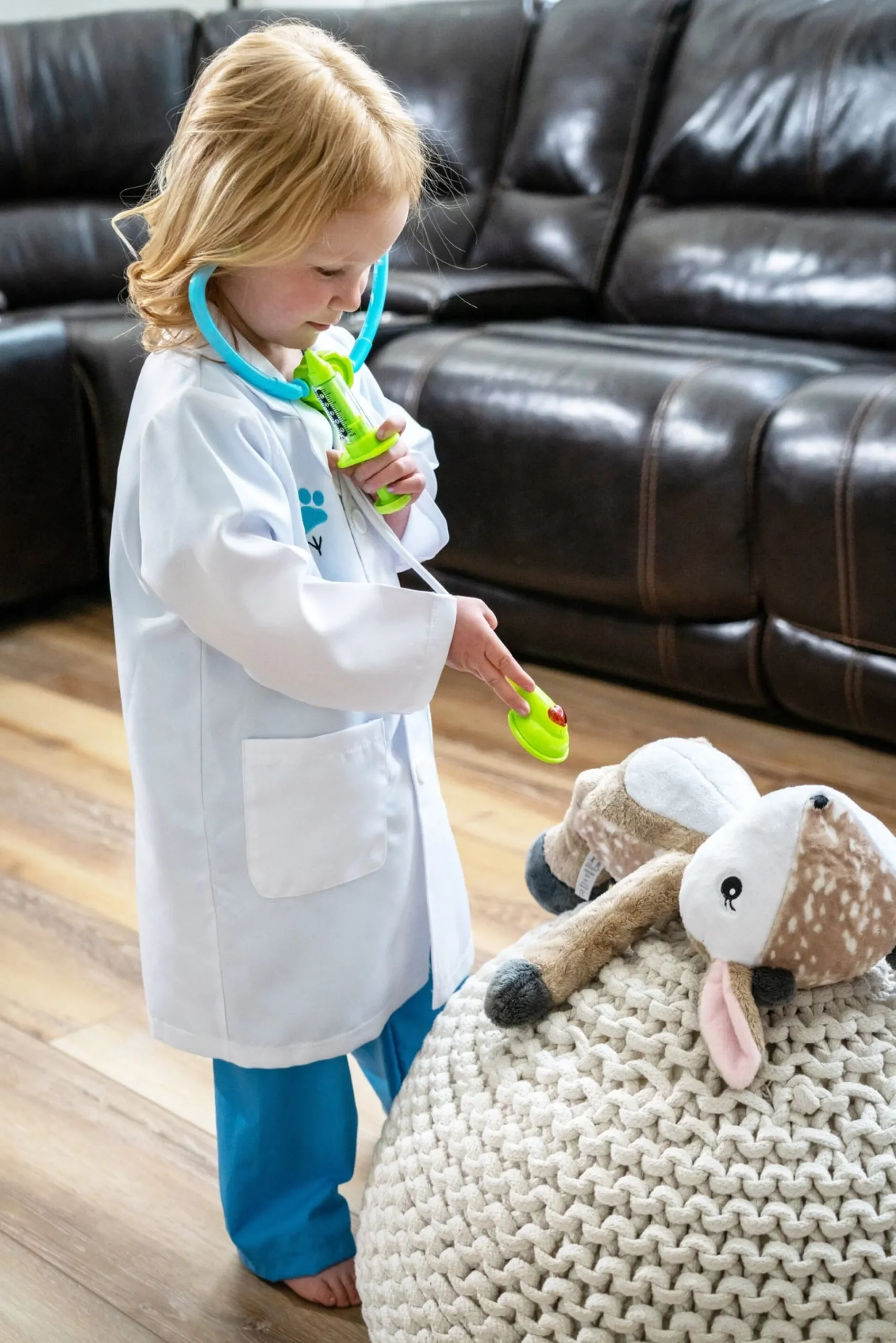 Little Adventures Vet Set> Dress Ups